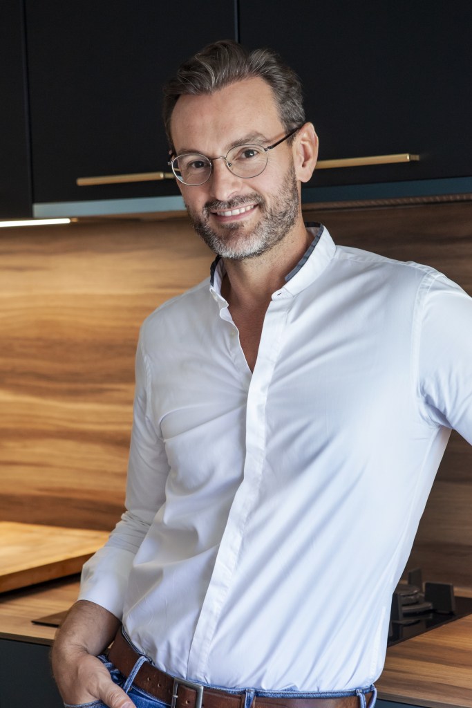 romaric-logli-cuisiniste-sur-mesure-grasse