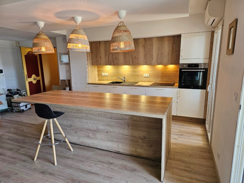 intemporelle-blanche-ilot-table-mougins